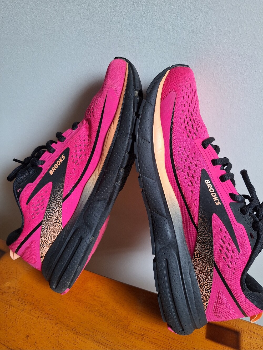 Brooks Women's Trace 3 Pink Glo/Black/Orange Size 7.5B - Picture 10 of 13